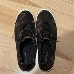 Caden Camo Women's Sneakers